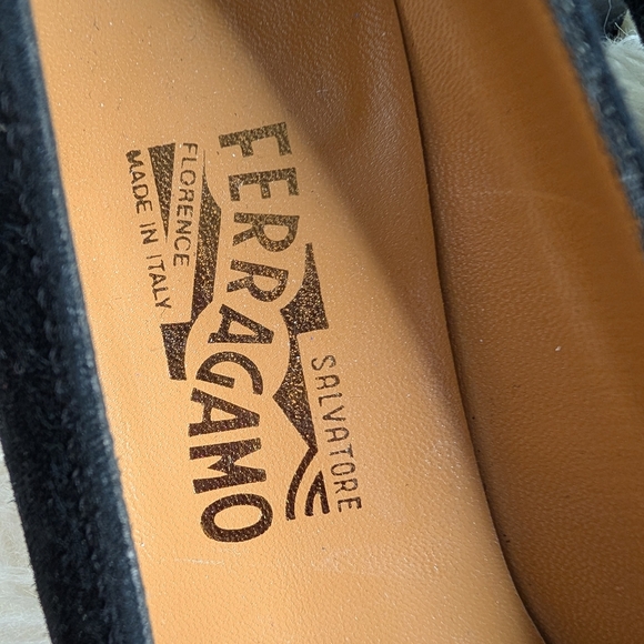 Salvatore Ferragamo Black Flats Timeless Elegance - Picture 5 of 13